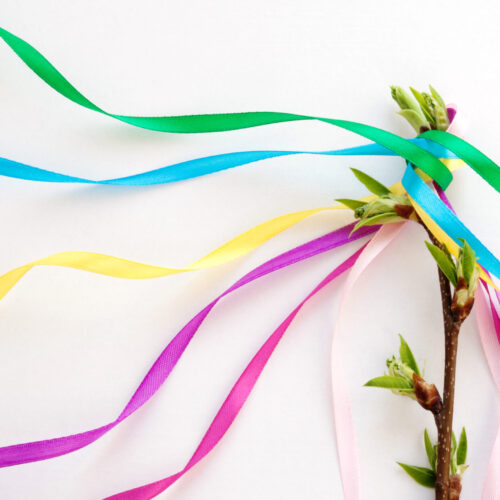 Maypole,Day.,May,Day.,Decoration,With,Colored,Ribbons.,Spring. Maypole,Day.,May,Day.,Decoration,With,Colored,Ribbons.,Spring.