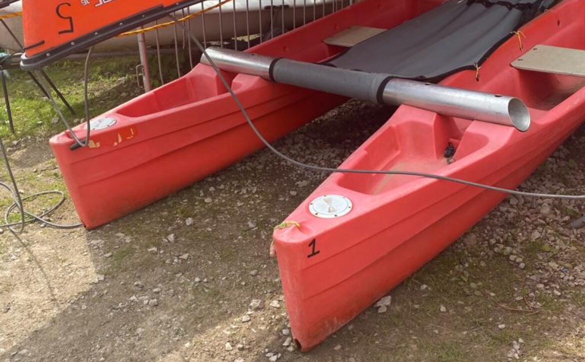 Picture of a kata Kanu, two canoes linked together to create a raft-like structure